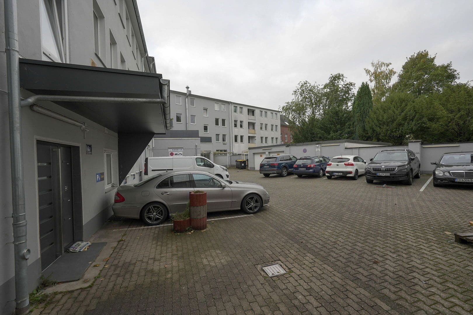 Predaj domu 1.780 m², pozemek 1.162 m², Konstantinplatz.5, Nordrhein-Westfalen - Mönchengladbach, Severné Porýnie - Westfálsko Predaj domu 1.780 m², pozemek 1.162 m², Konstantinplatz.5, Nordrhein-Westfalen - Mönchengladbach, Severné Porýnie - Westfálsko