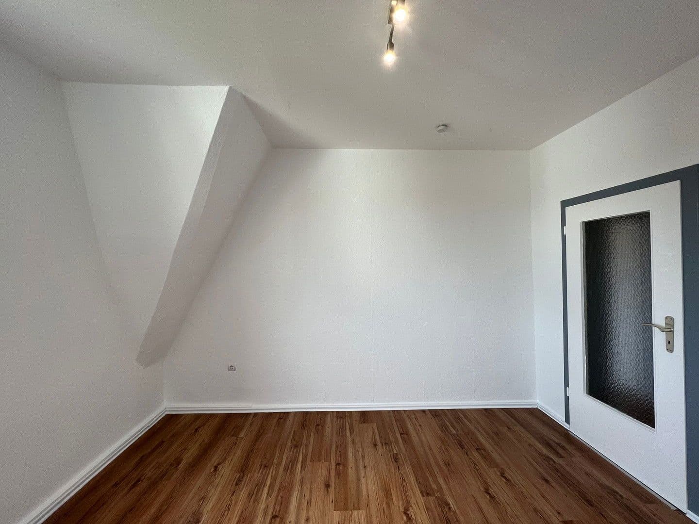 Prenájom bytu 2-izbový 63 m², Hüttenstr. 7, Hattingen, Severné Porýnie - Westfálsko Prenájom bytu 2-izbový 63 m², Hüttenstr. 7, Hattingen, Severné Porýnie - Westfálsko