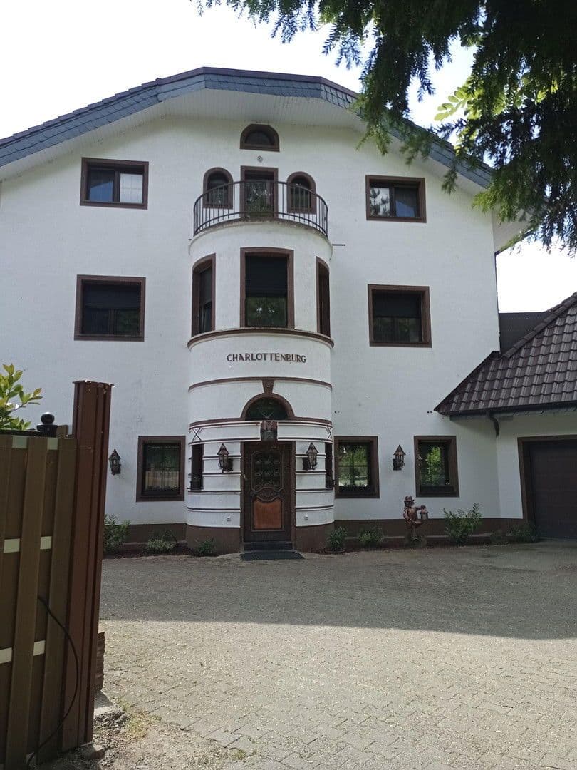 Predaj domu 410 m², pozemek 1.741 m², Krefeld, Severné Porýnie - Westfálsko Predaj domu 410 m², pozemek 1.741 m², Krefeld, Severné Porýnie - Westfálsko