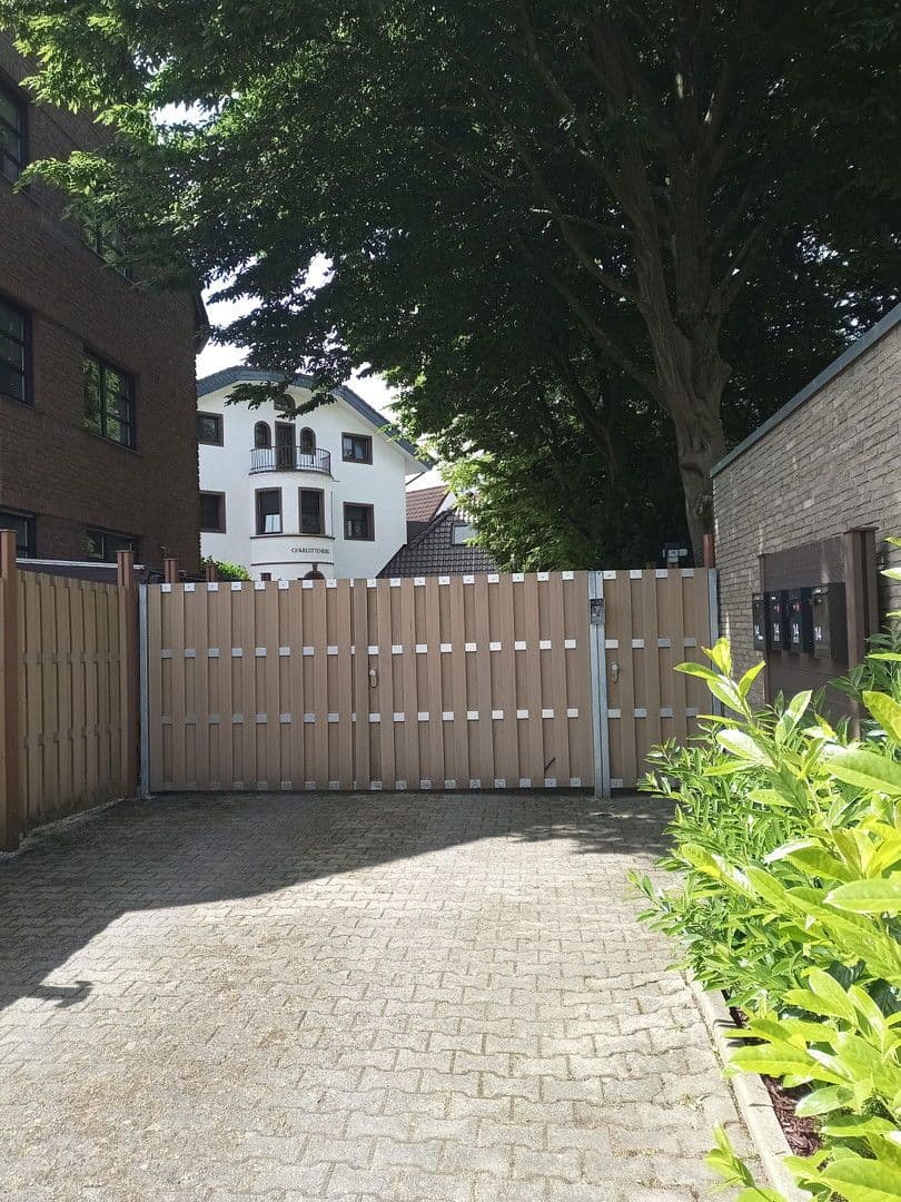 Predaj domu 410 m², pozemek 1.741 m², Krefeld, Severné Porýnie - Westfálsko Predaj domu 410 m², pozemek 1.741 m², Krefeld, Severné Porýnie - Westfálsko