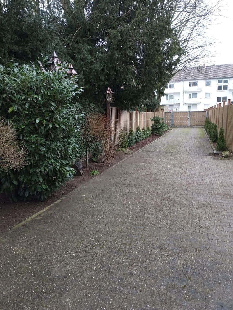 Predaj domu 410 m², pozemek 1.741 m², Krefeld, Severné Porýnie - Westfálsko Predaj domu 410 m², pozemek 1.741 m², Krefeld, Severné Porýnie - Westfálsko