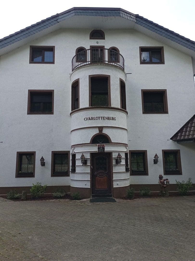Predaj domu 410 m², pozemek 1.741 m², Krefeld, Severné Porýnie - Westfálsko Predaj domu 410 m², pozemek 1.741 m², Krefeld, Severné Porýnie - Westfálsko