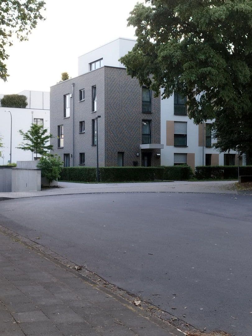Prenájom bytu 3-izbový 98 m², Bonn, Severné Porýnie - Westfálsko Prenájom bytu 3-izbový 98 m², Bonn, Severné Porýnie - Westfálsko