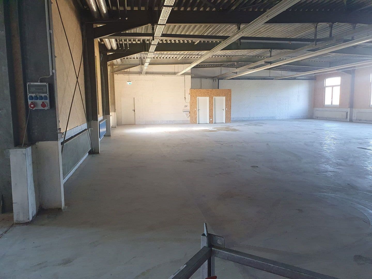 Prenájom nebytového priestoru 1.012 m², Engelsbrand, Bádensko-Wurttembersko Prenájom nebytového priestoru 1.012 m², Engelsbrand, Bádensko-Wurttembersko