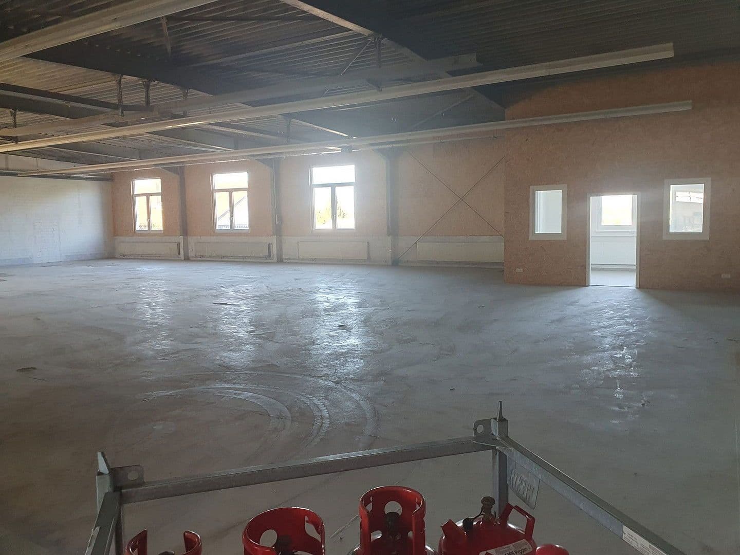 Prenájom nebytového priestoru 1.012 m², Engelsbrand, Bádensko-Wurttembersko Prenájom nebytového priestoru 1.012 m², Engelsbrand, Bádensko-Wurttembersko