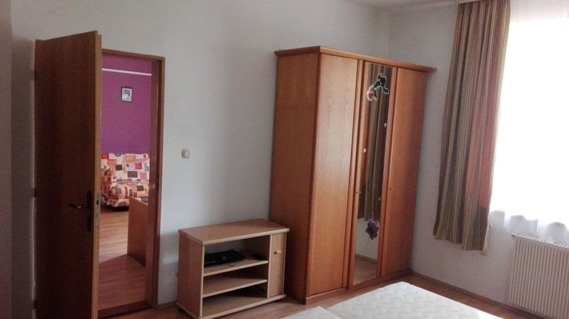 Prenájom bytu 2-izbový 67 m², Vrchlického, Karlovy Vary, Karlovarský kraj Prenájom bytu 2-izbový 67 m², Vrchlického, Karlovy Vary, Karlovarský kraj