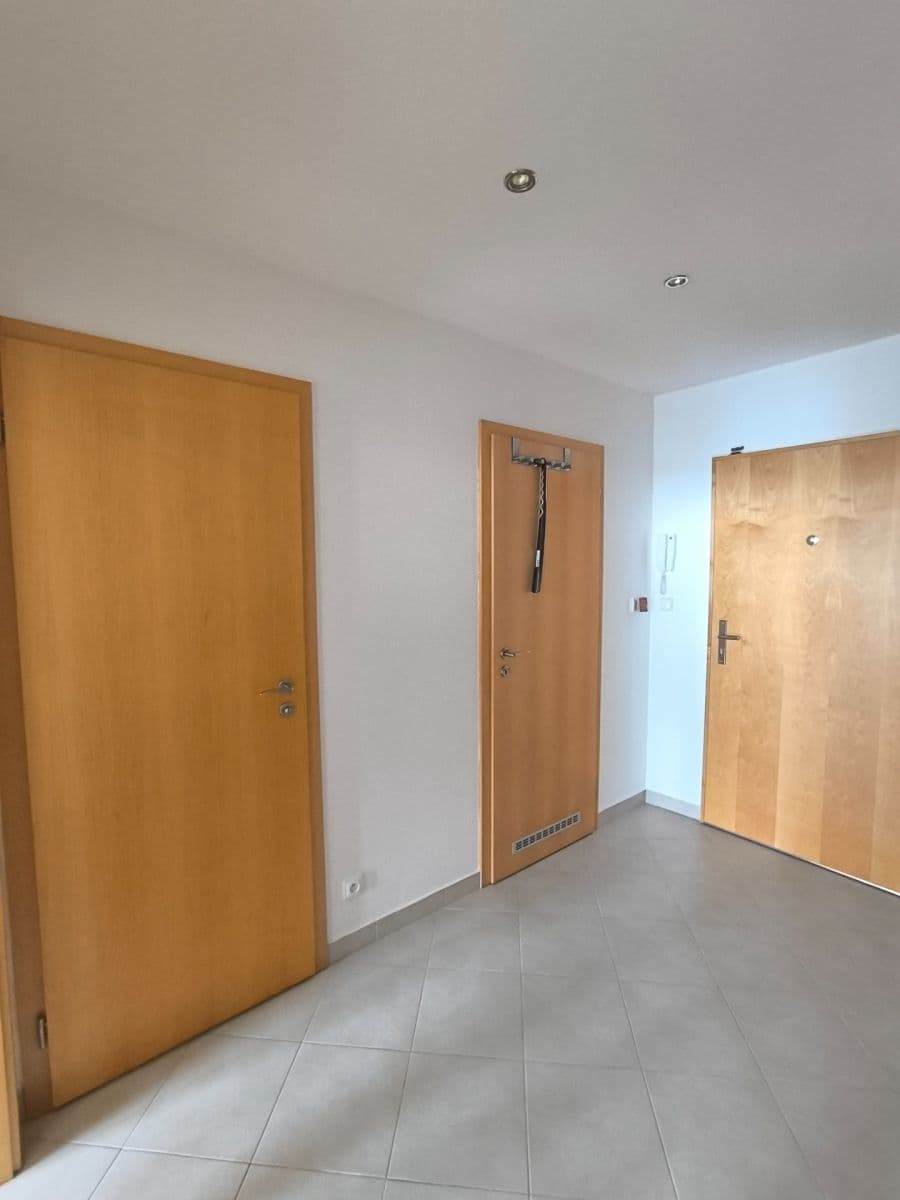 Prenájom bytu 2-izbový 46 m², Milotická, Praha, Praha Prenájom bytu 2-izbový 46 m², Milotická, Praha, Praha