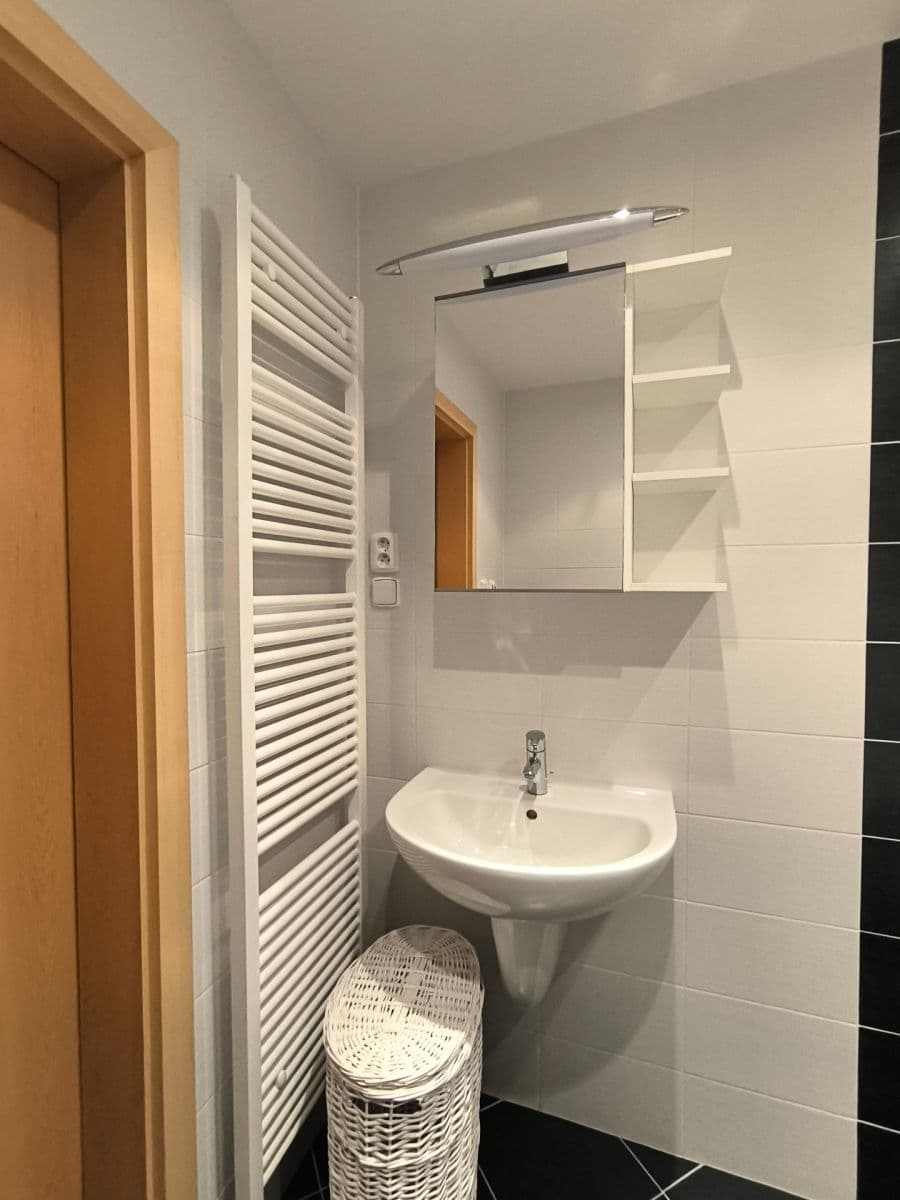 Prenájom bytu 2-izbový 46 m², Milotická, Praha, Praha Prenájom bytu 2-izbový 46 m², Milotická, Praha, Praha