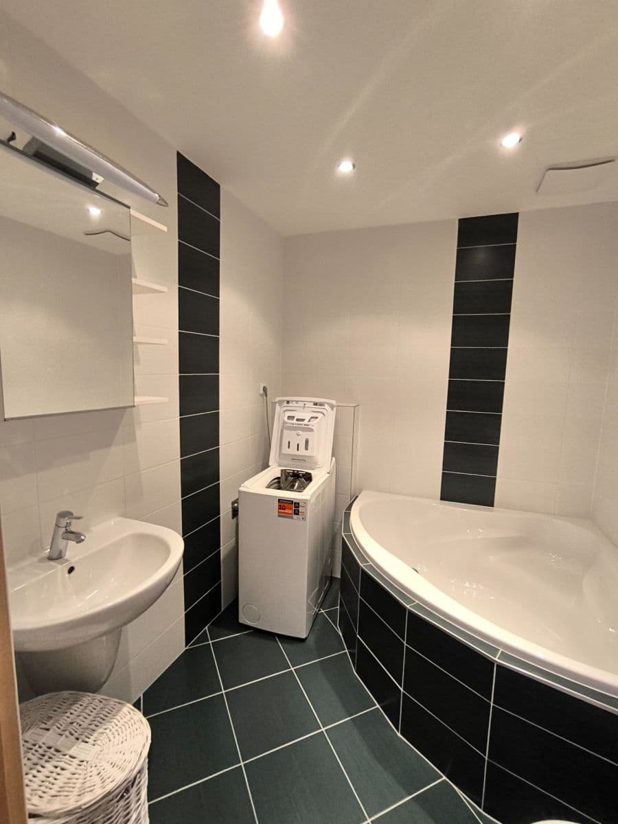 Prenájom bytu 2-izbový 46 m², Milotická, Praha, Praha Prenájom bytu 2-izbový 46 m², Milotická, Praha, Praha