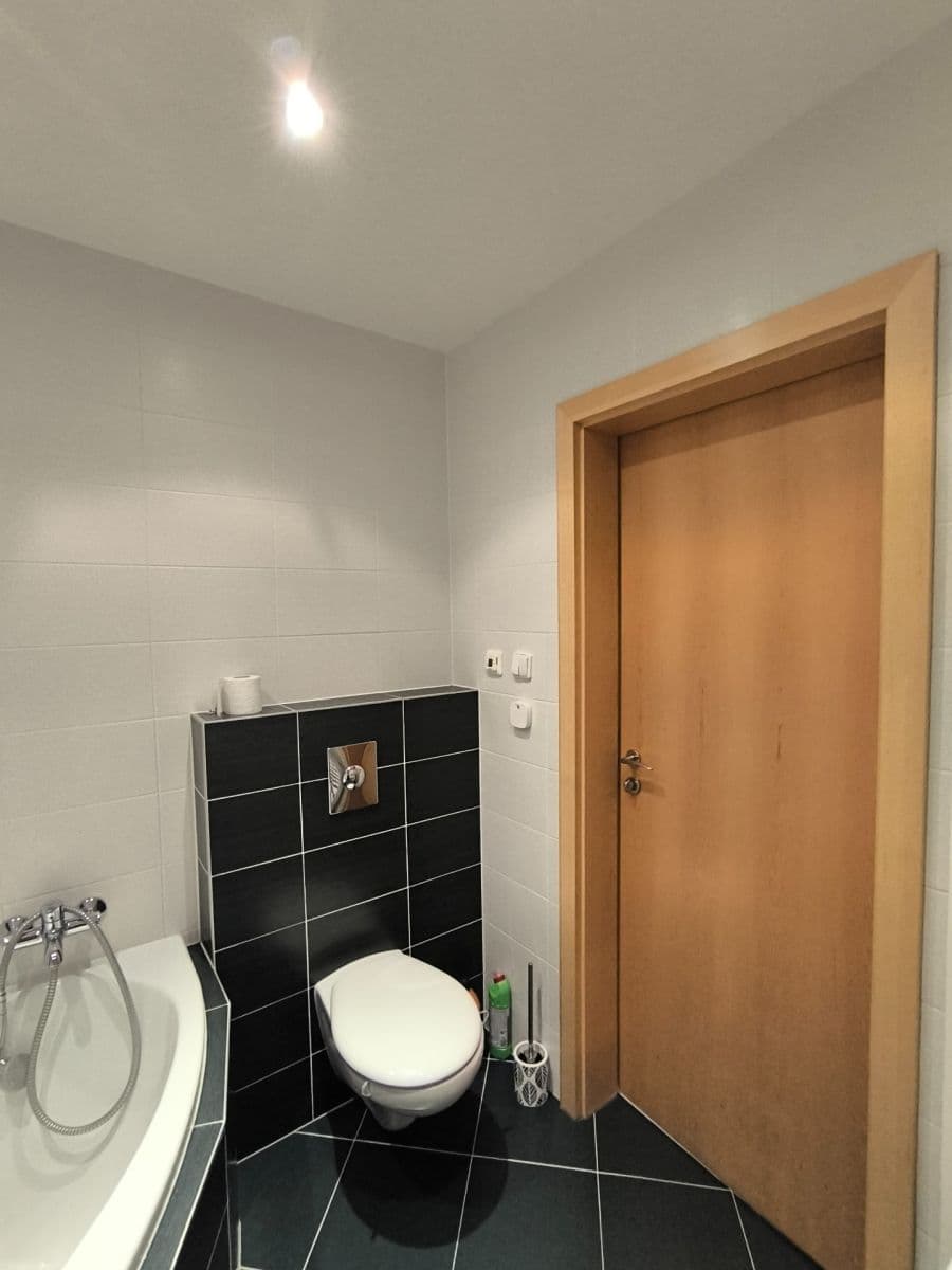 Prenájom bytu 2-izbový 46 m², Milotická, Praha, Praha Prenájom bytu 2-izbový 46 m², Milotická, Praha, Praha