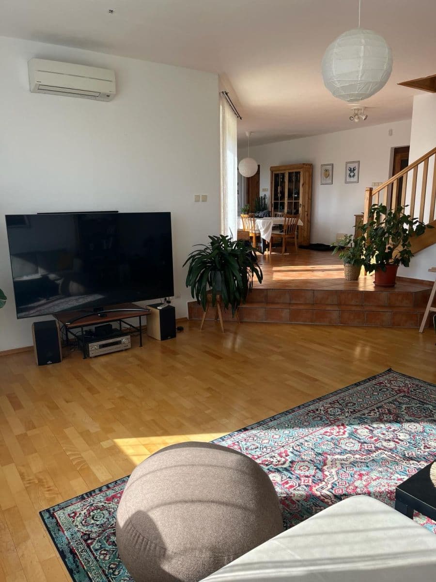 Prenájom bytu 7-izbový 200 m², Tyršova, Jílové u Prahy, Středočeský kraj Prenájom bytu 7-izbový 200 m², Tyršova, Jílové u Prahy, Středočeský kraj