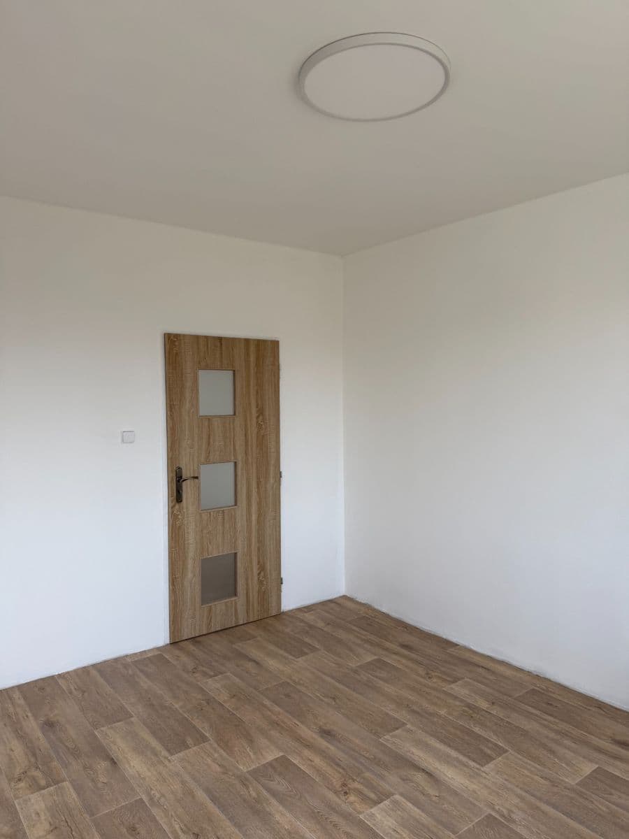 Prenájom bytu 3-izbový 77 m², Heyrovského, Sokolov, Karlovarský kraj Prenájom bytu 3-izbový 77 m², Heyrovského, Sokolov, Karlovarský kraj