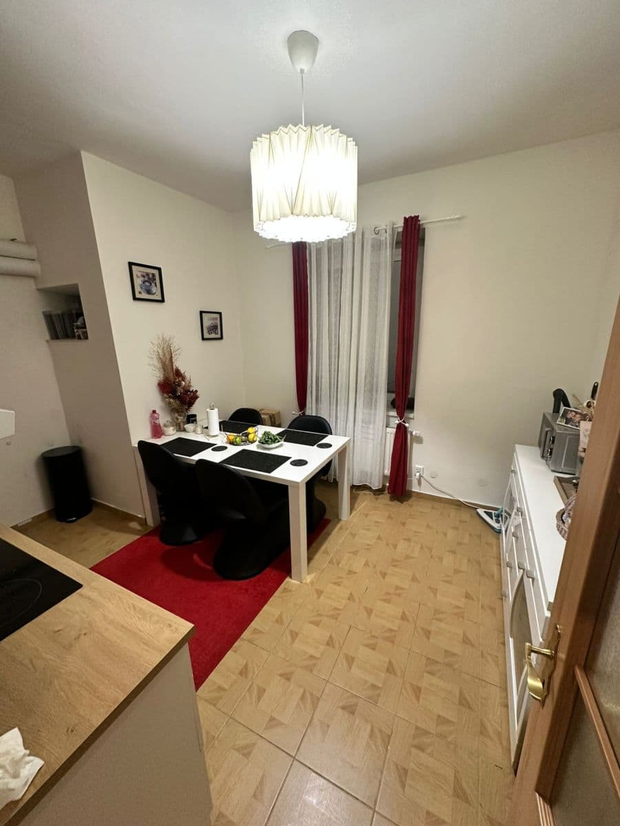 Prenájom bytu 1-izbový 38 m², Strakatého, Brno, Jihomoravský kraj Prenájom bytu 1-izbový 38 m², Strakatého, Brno, Jihomoravský kraj