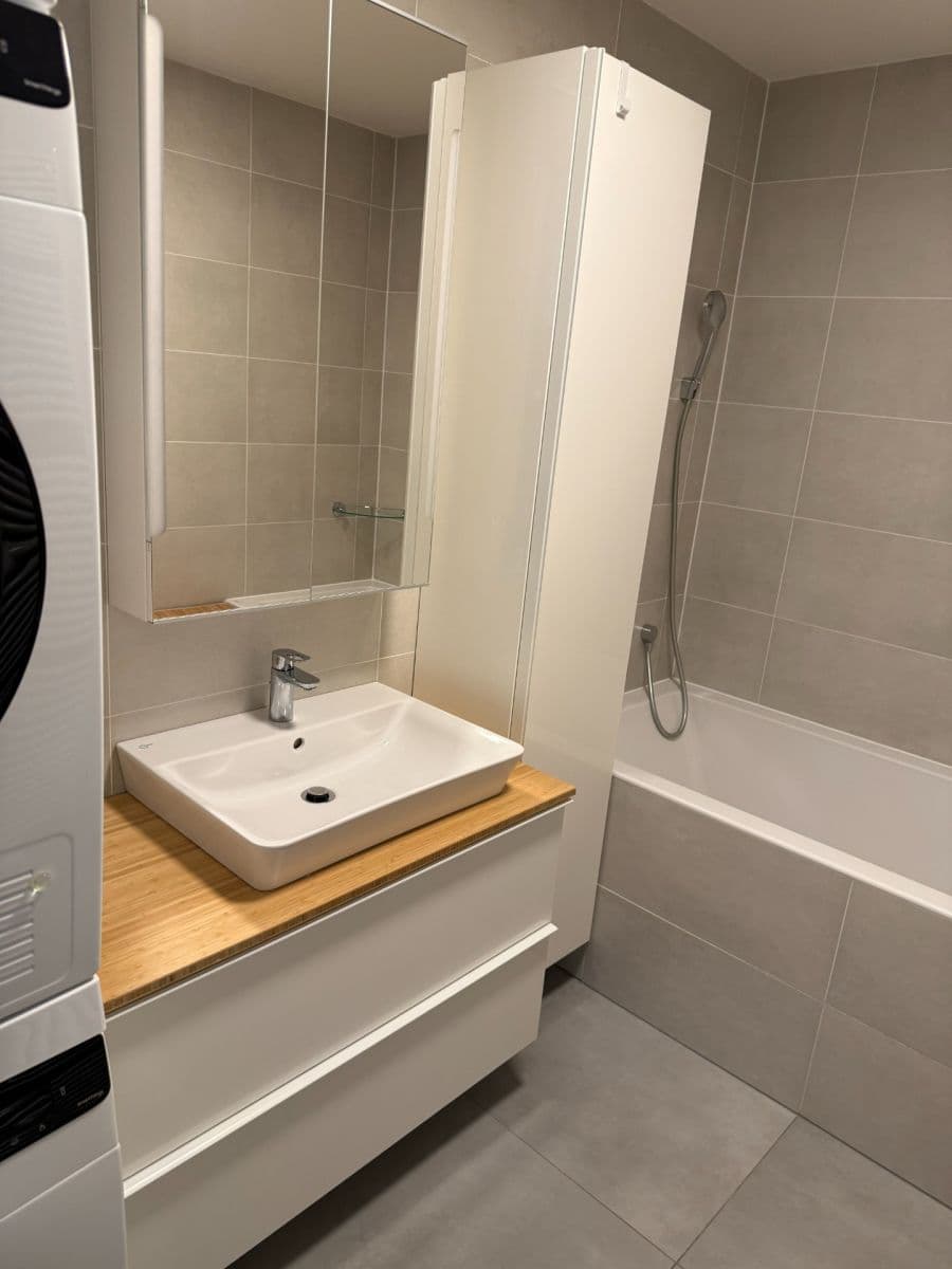 Prenájom bytu 3-izbový 74 m², Na Sypkém, Praha, Praha Prenájom bytu 3-izbový 74 m², Na Sypkém, Praha, Praha