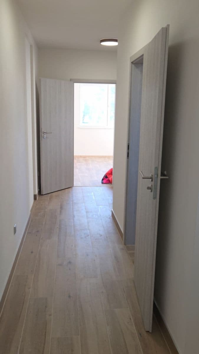 Prenájom bytu 2-izbový 73 m², Podohradská, Praha, Praha Prenájom bytu 2-izbový 73 m², Podohradská, Praha, Praha