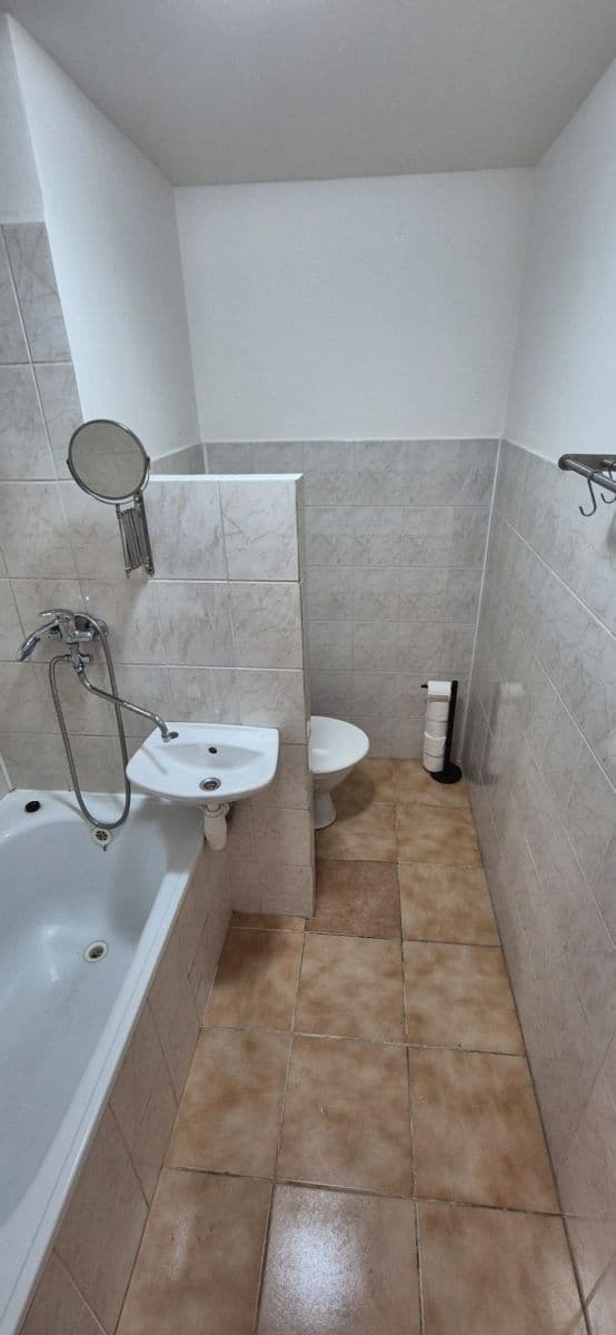 Prenájom bytu 1-izbový 36 m², Kosmonautů, Louny, Ústecký kraj Prenájom bytu 1-izbový 36 m², Kosmonautů, Louny, Ústecký kraj