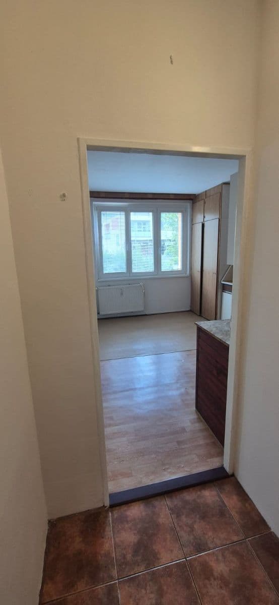 Prenájom bytu 1-izbový 36 m², Kosmonautů, Louny, Ústecký kraj Prenájom bytu 1-izbový 36 m², Kosmonautů, Louny, Ústecký kraj