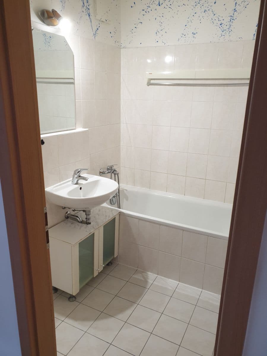 Prenájom bytu 1-izbový 34 m², Nejdlova, Karlovy Vary, Karlovarský kraj Prenájom bytu 1-izbový 34 m², Nejdlova, Karlovy Vary, Karlovarský kraj