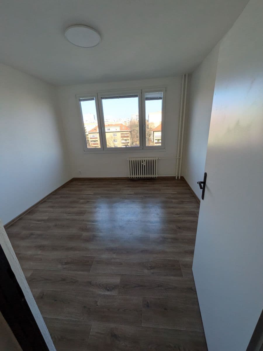 Prenájom bytu 4-izbový 78 m², Počernická, Praha, Praha Prenájom bytu 4-izbový 78 m², Počernická, Praha, Praha