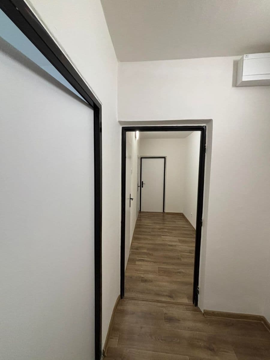 Prenájom bytu 4-izbový 78 m², Počernická, Praha, Praha Prenájom bytu 4-izbový 78 m², Počernická, Praha, Praha