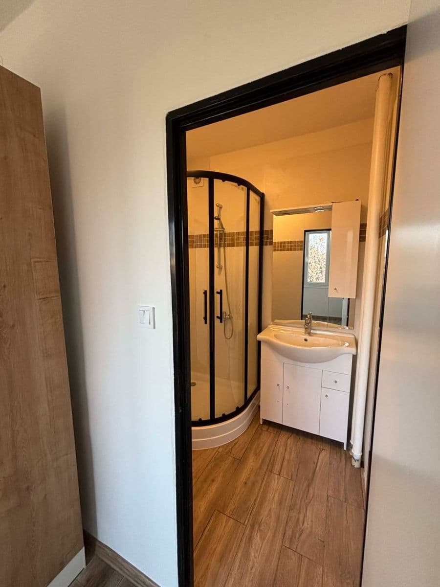 Prenájom bytu 4-izbový 78 m², Počernická, Praha, Praha Prenájom bytu 4-izbový 78 m², Počernická, Praha, Praha