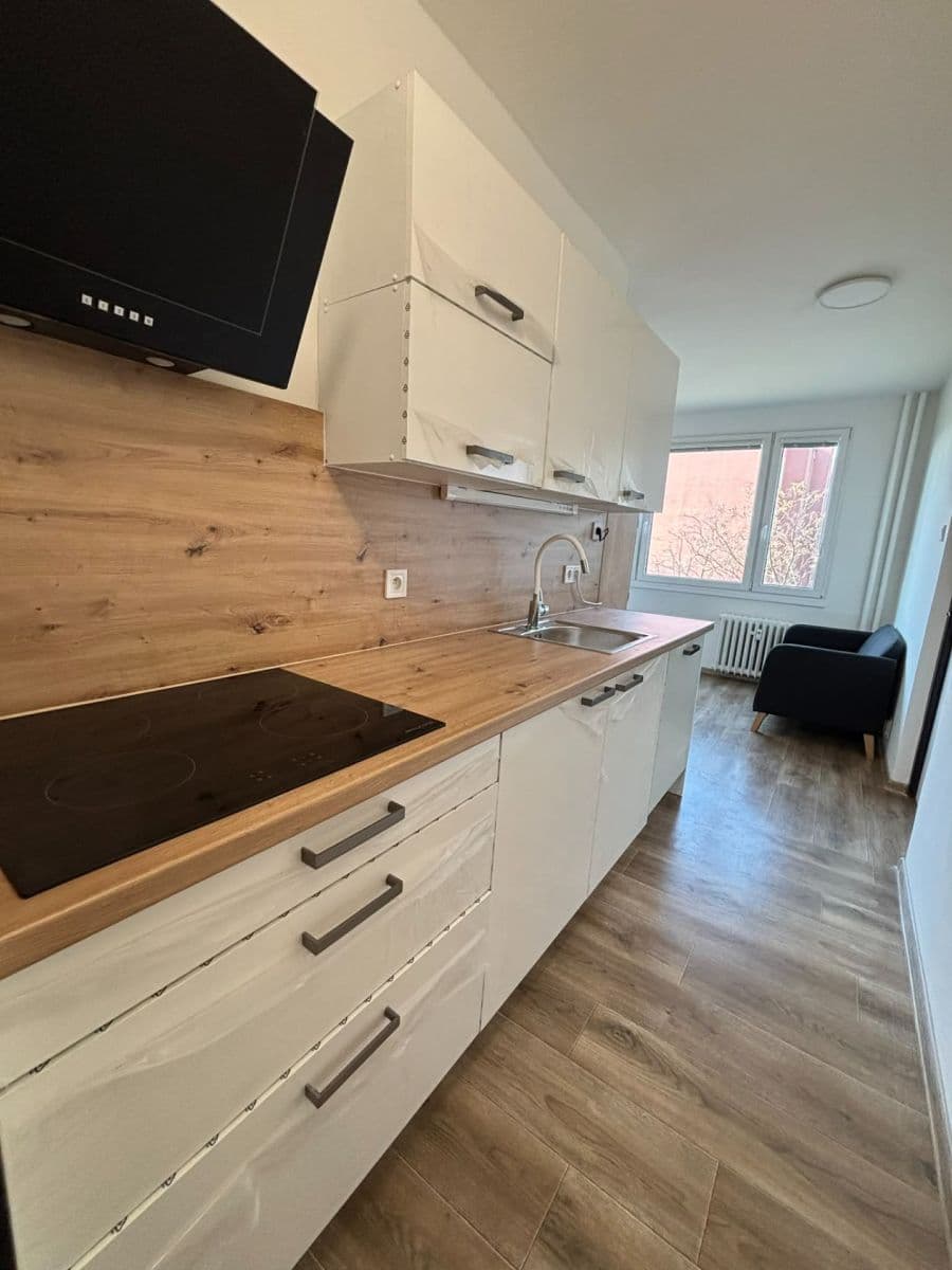 Prenájom bytu 4-izbový 78 m², Počernická, Praha, Praha Prenájom bytu 4-izbový 78 m², Počernická, Praha, Praha