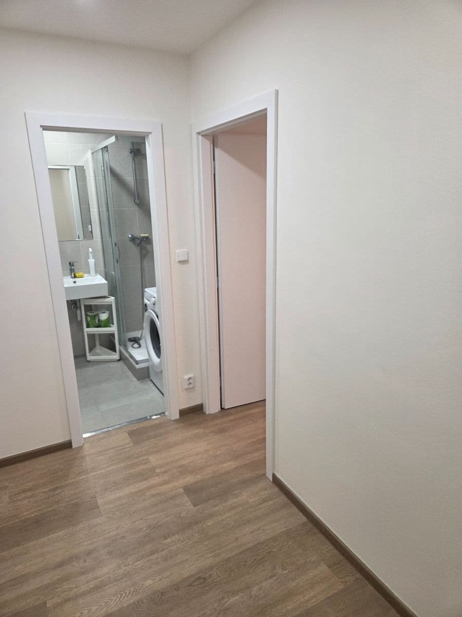 Prenájom bytu 2-izbový 35 m², Hvězdova, Praha, Praha Prenájom bytu 2-izbový 35 m², Hvězdova, Praha, Praha