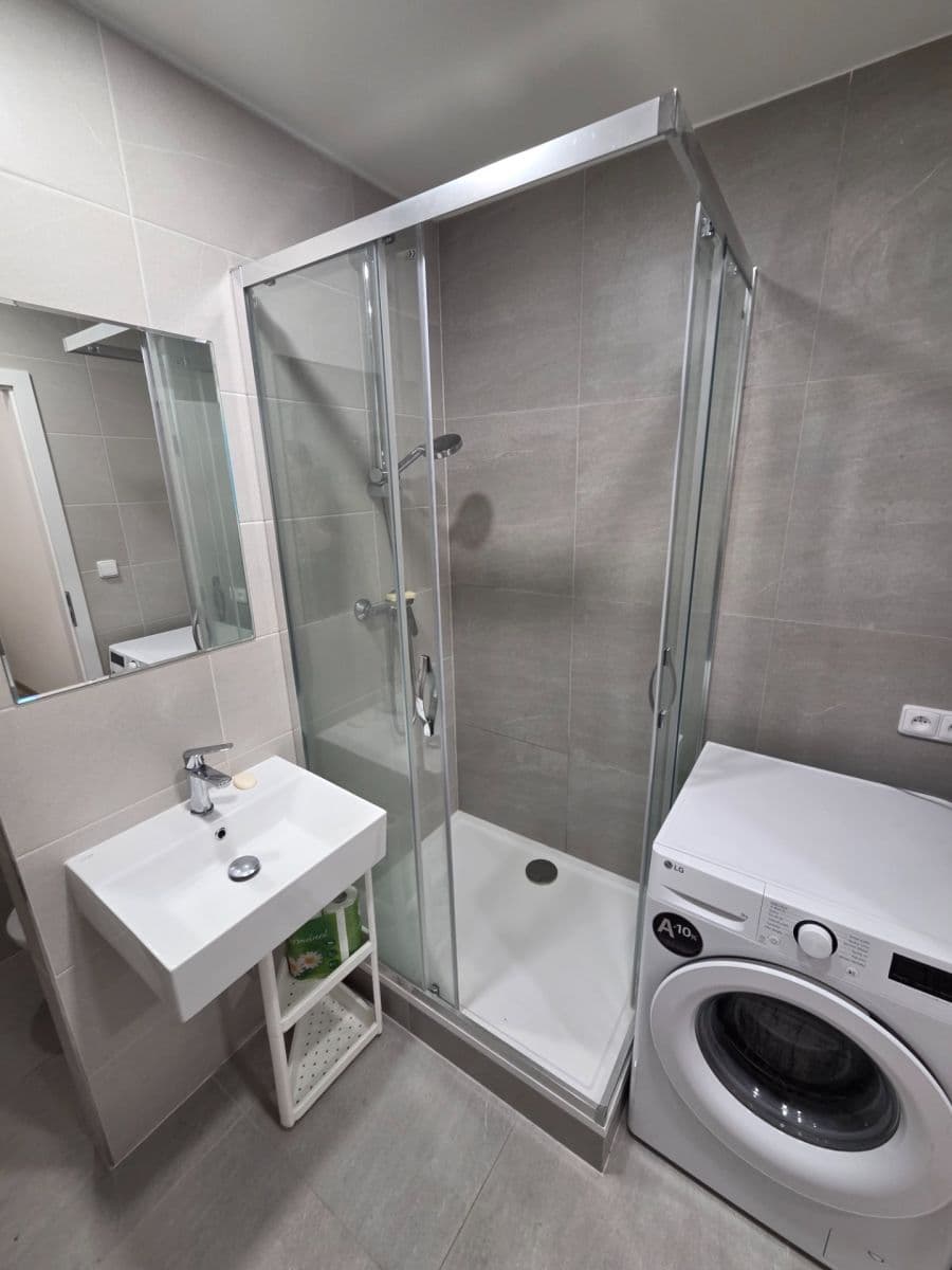 Prenájom bytu 2-izbový 35 m², Hvězdova, Praha, Praha Prenájom bytu 2-izbový 35 m², Hvězdova, Praha, Praha