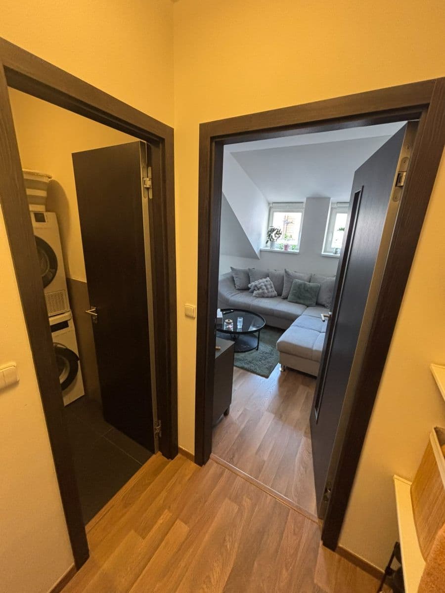 Prenájom bytu 2-izbový 48 m², Slavojova, Praha, Praha Prenájom bytu 2-izbový 48 m², Slavojova, Praha, Praha