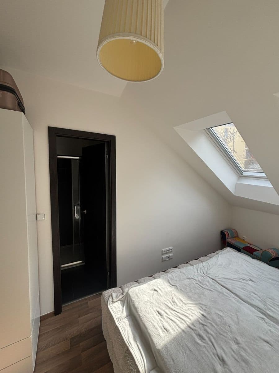 Prenájom bytu 2-izbový 48 m², Slavojova, Praha, Praha Prenájom bytu 2-izbový 48 m², Slavojova, Praha, Praha