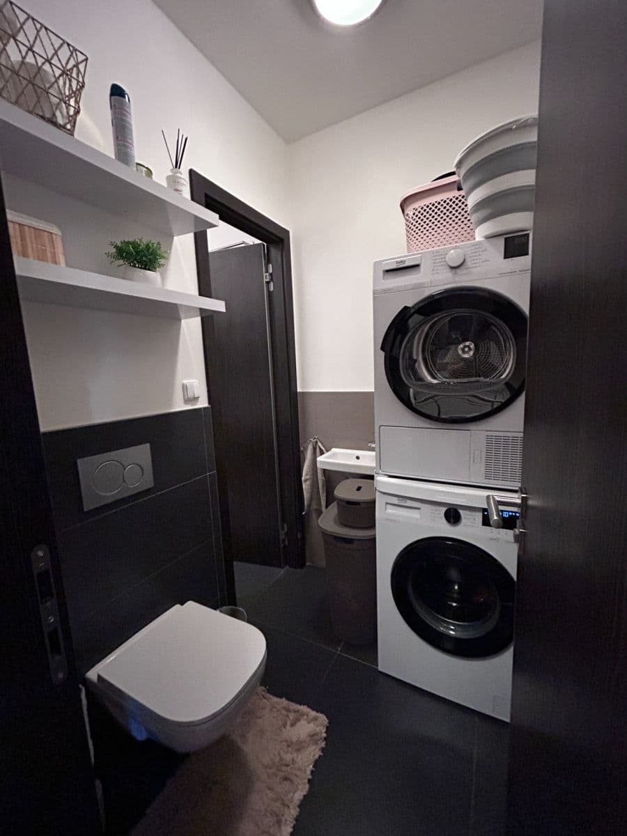 Prenájom bytu 2-izbový 48 m², Slavojova, Praha, Praha Prenájom bytu 2-izbový 48 m², Slavojova, Praha, Praha