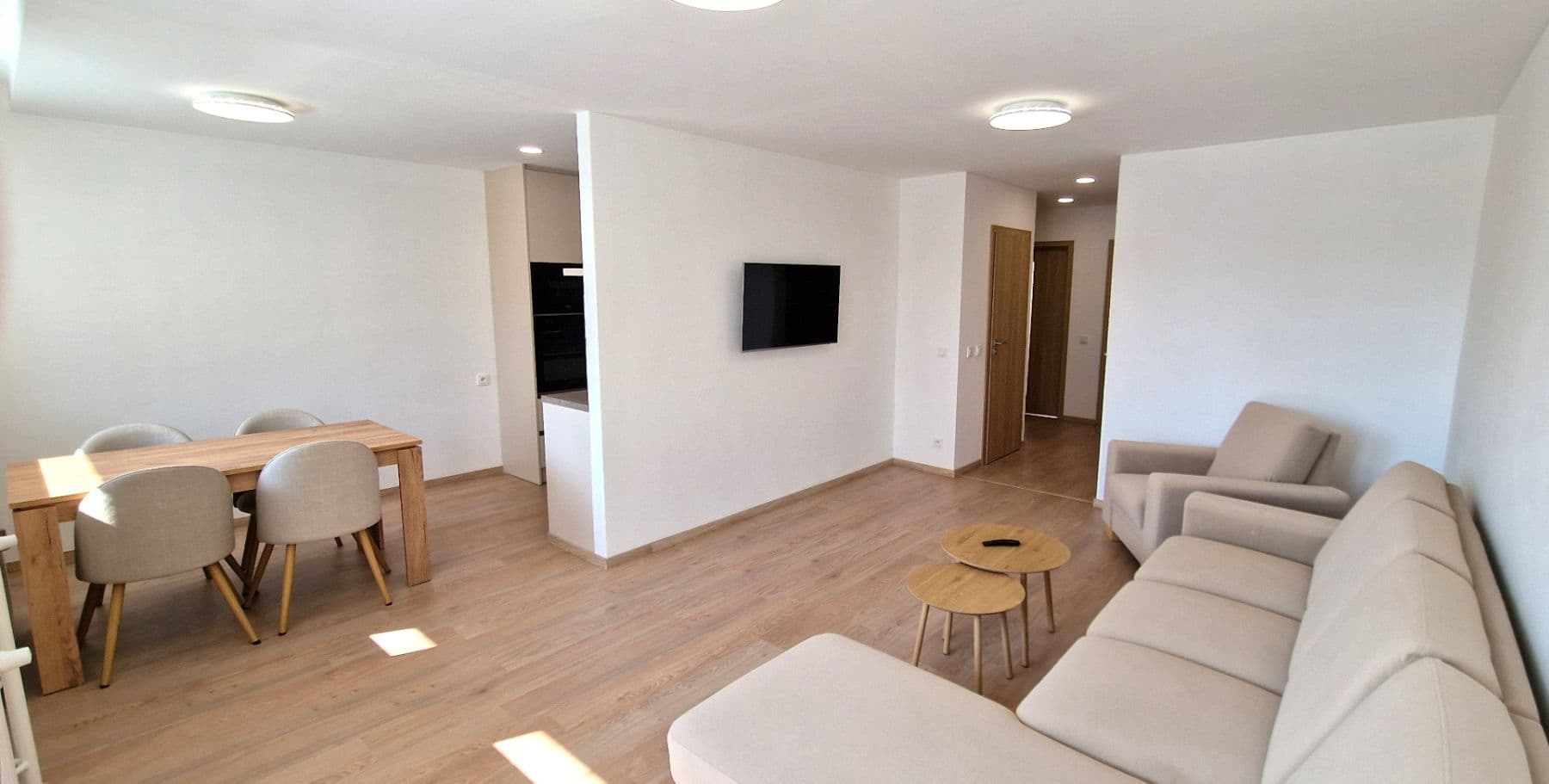 Prenájom bytu 3-izbový 70 m², Tovární, Beroun, Středočeský kraj Prenájom bytu 3-izbový 70 m², Tovární, Beroun, Středočeský kraj