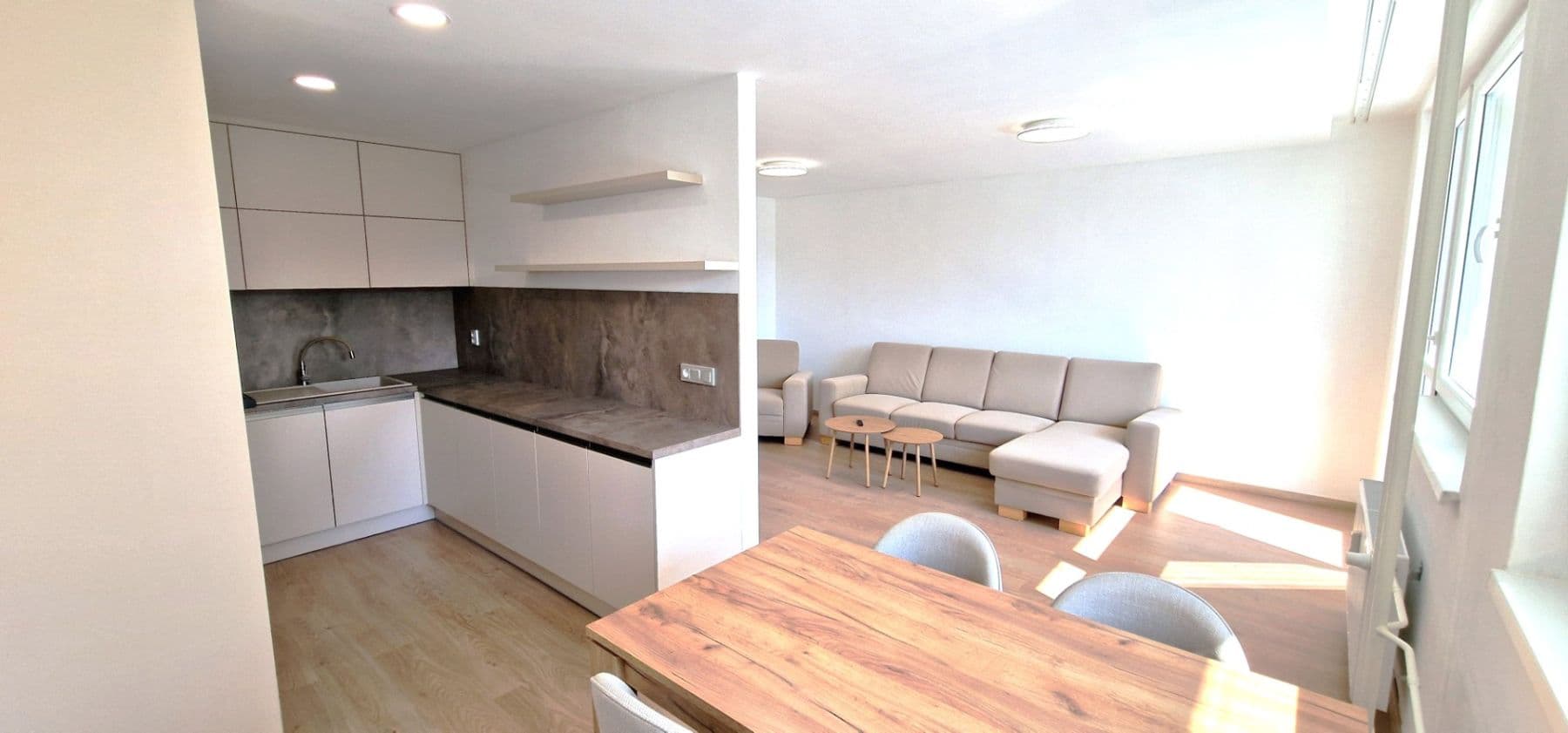 Prenájom bytu 3-izbový 70 m², Tovární, Beroun, Středočeský kraj Prenájom bytu 3-izbový 70 m², Tovární, Beroun, Středočeský kraj