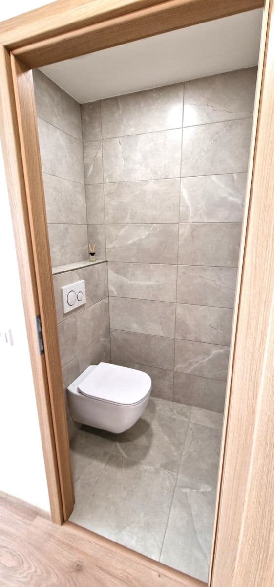 Prenájom bytu 3-izbový 70 m², Tovární, Beroun, Středočeský kraj Prenájom bytu 3-izbový 70 m², Tovární, Beroun, Středočeský kraj