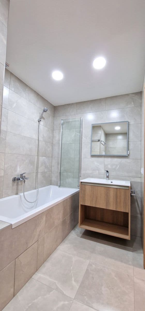 Prenájom bytu 3-izbový 70 m², Tovární, Beroun, Středočeský kraj Prenájom bytu 3-izbový 70 m², Tovární, Beroun, Středočeský kraj