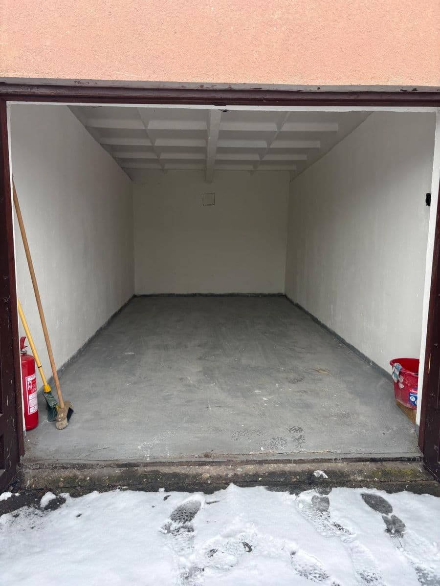 Prenájom garáže 19 m², U Prioru, Praha, Praha Prenájom garáže 19 m², U Prioru, Praha, Praha