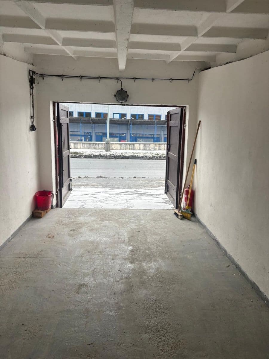 Prenájom garáže 19 m², U Prioru, Praha, Praha Prenájom garáže 19 m², U Prioru, Praha, Praha