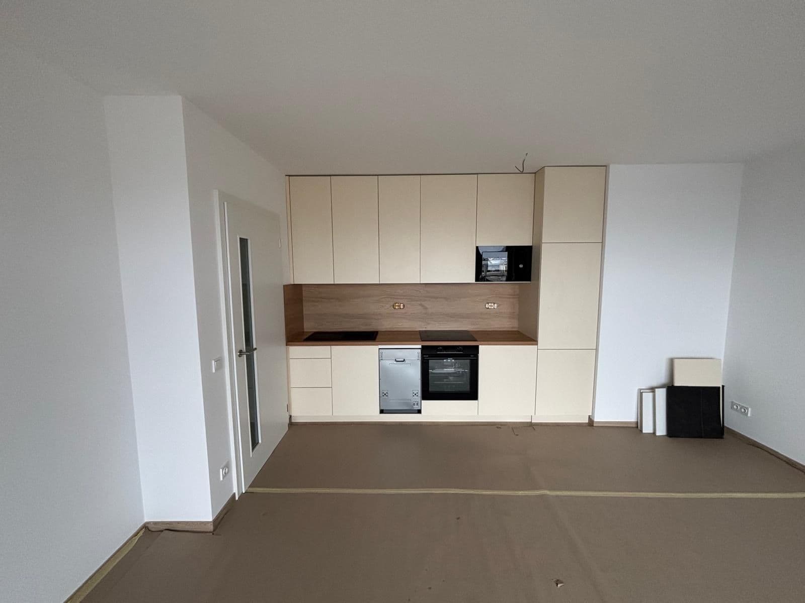 Prenájom bytu 1-izbový 33 m², Tupolevova, Praha, Praha Prenájom bytu 1-izbový 33 m², Tupolevova, Praha, Praha