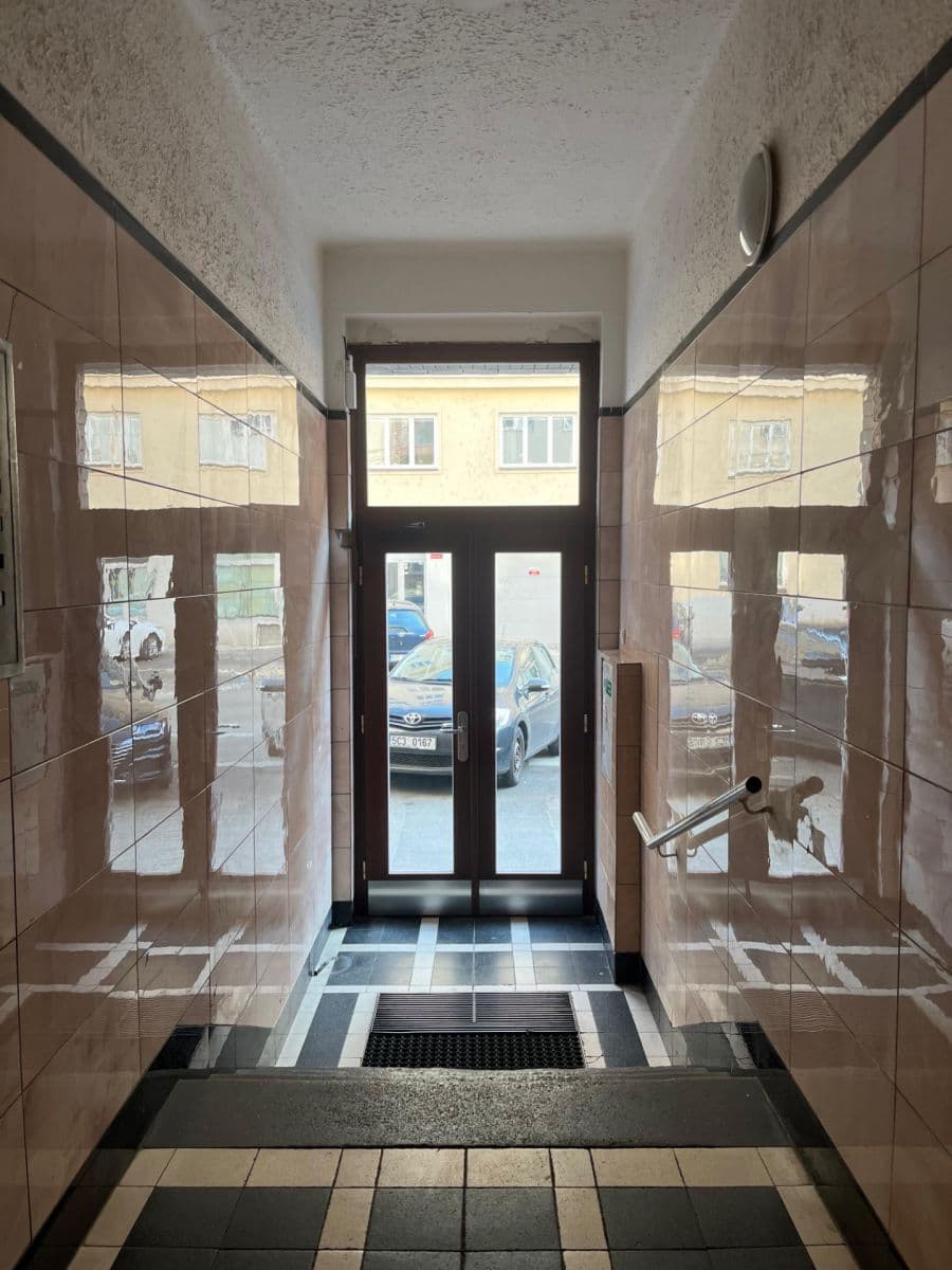 Prenájom bytu 1-izbový 25 m², Písecká, Praha, Praha Prenájom bytu 1-izbový 25 m², Písecká, Praha, Praha