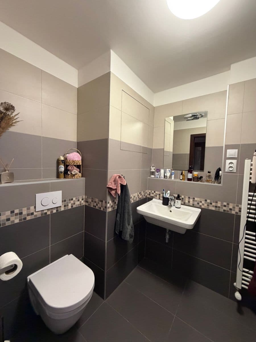 Prenájom bytu 1-izbový 35 m², Jana Masaryka, Hradec Králové, Královéhradecký kraj Prenájom bytu 1-izbový 35 m², Jana Masaryka, Hradec Králové, Královéhradecký kraj