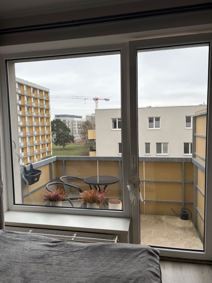 Prenájom bytu 1-izbový 35 m², Jana Masaryka, Hradec Králové, Královéhradecký kraj Prenájom bytu 1-izbový 35 m², Jana Masaryka, Hradec Králové, Královéhradecký kraj