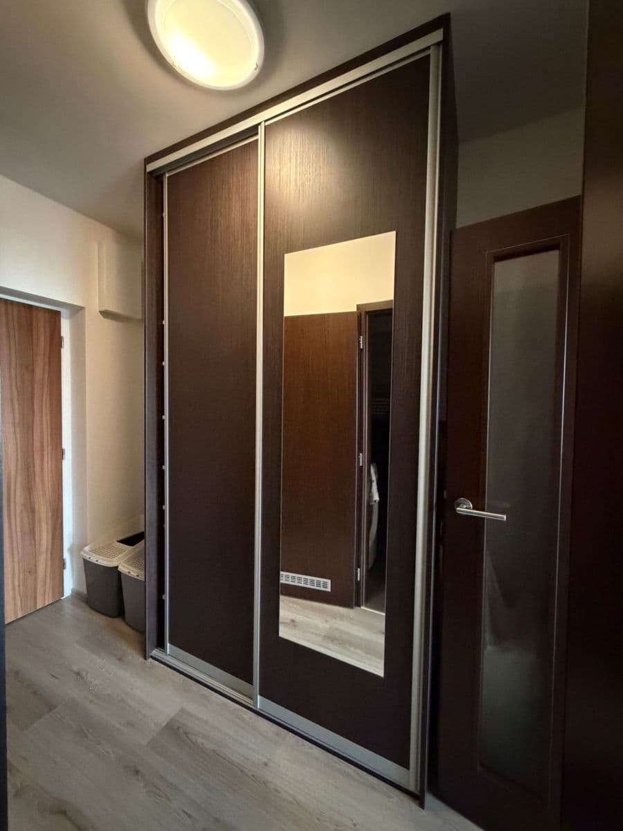 Prenájom bytu 1-izbový 35 m², Jana Masaryka, Hradec Králové, Královéhradecký kraj Prenájom bytu 1-izbový 35 m², Jana Masaryka, Hradec Králové, Královéhradecký kraj