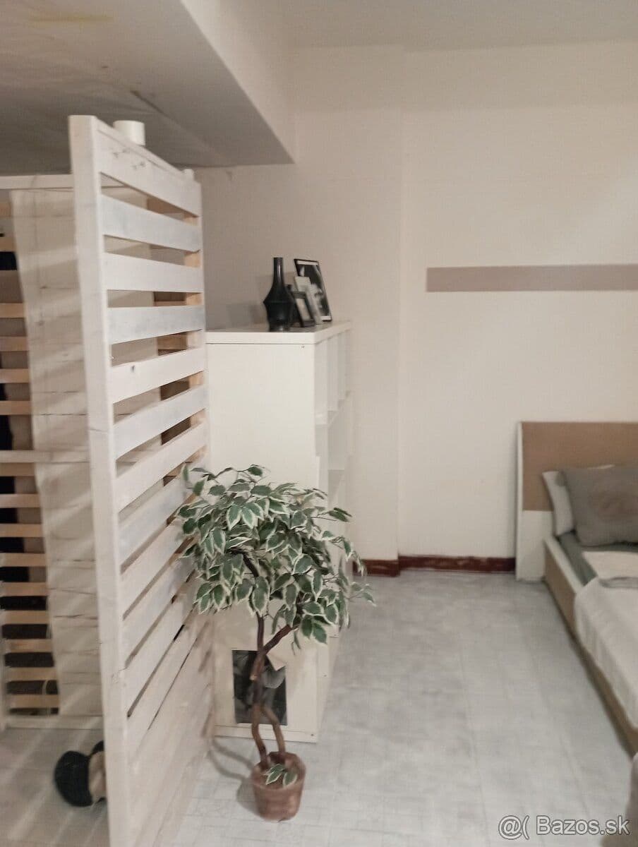 Predaj bytu 4-izbový 243 m², Jedlíkova, Bratislava - mestská časť Staré Mesto, Bratislavský kraj Predaj bytu 4-izbový 243 m², Jedlíkova, Bratislava - mestská časť Staré Mesto, Bratislavský kraj