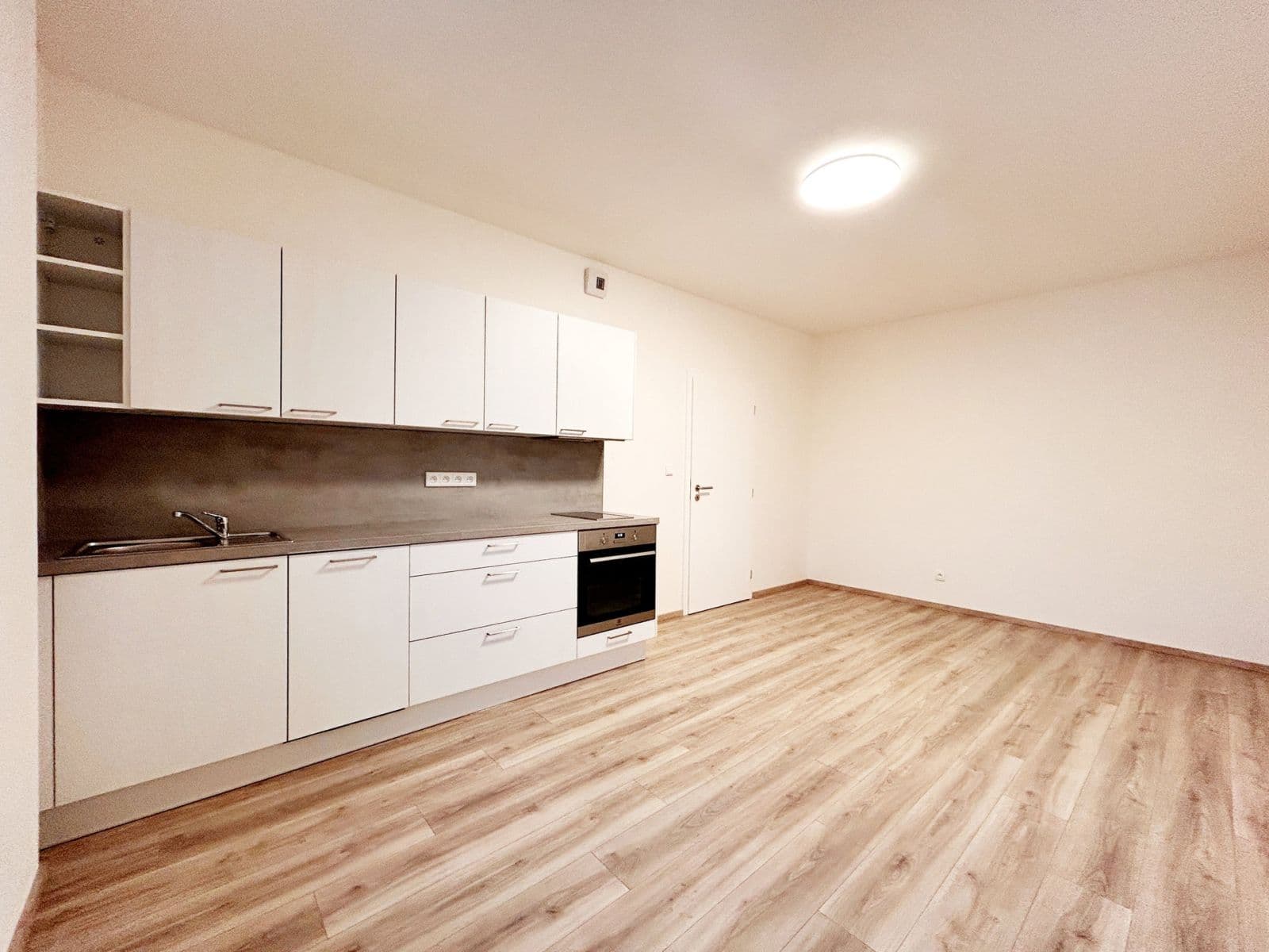 Prenájom bytu 1-izbový 34 m², S. K. Neumanna, Kralupy nad Vltavou, Středočeský kraj Prenájom bytu 1-izbový 34 m², S. K. Neumanna, Kralupy nad Vltavou, Středočeský kraj