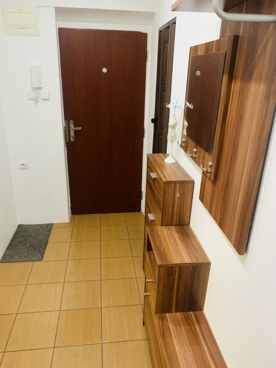 Prenájom bytu 2-izbový 51 m², Kpt. J. Nálepku, Levice, Nitriansky kraj Prenájom bytu 2-izbový 51 m², Kpt. J. Nálepku, Levice, Nitriansky kraj