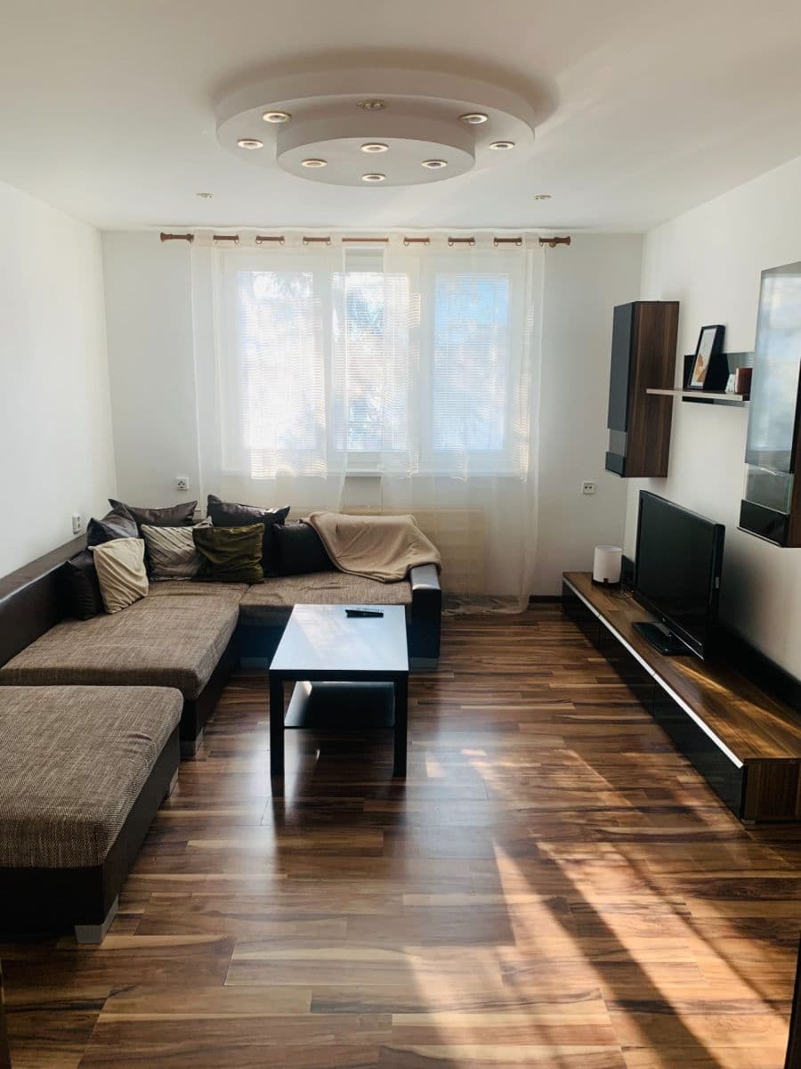 Prenájom bytu 2-izbový 51 m², Kpt. J. Nálepku, Levice, Nitriansky kraj Prenájom bytu 2-izbový 51 m², Kpt. J. Nálepku, Levice, Nitriansky kraj