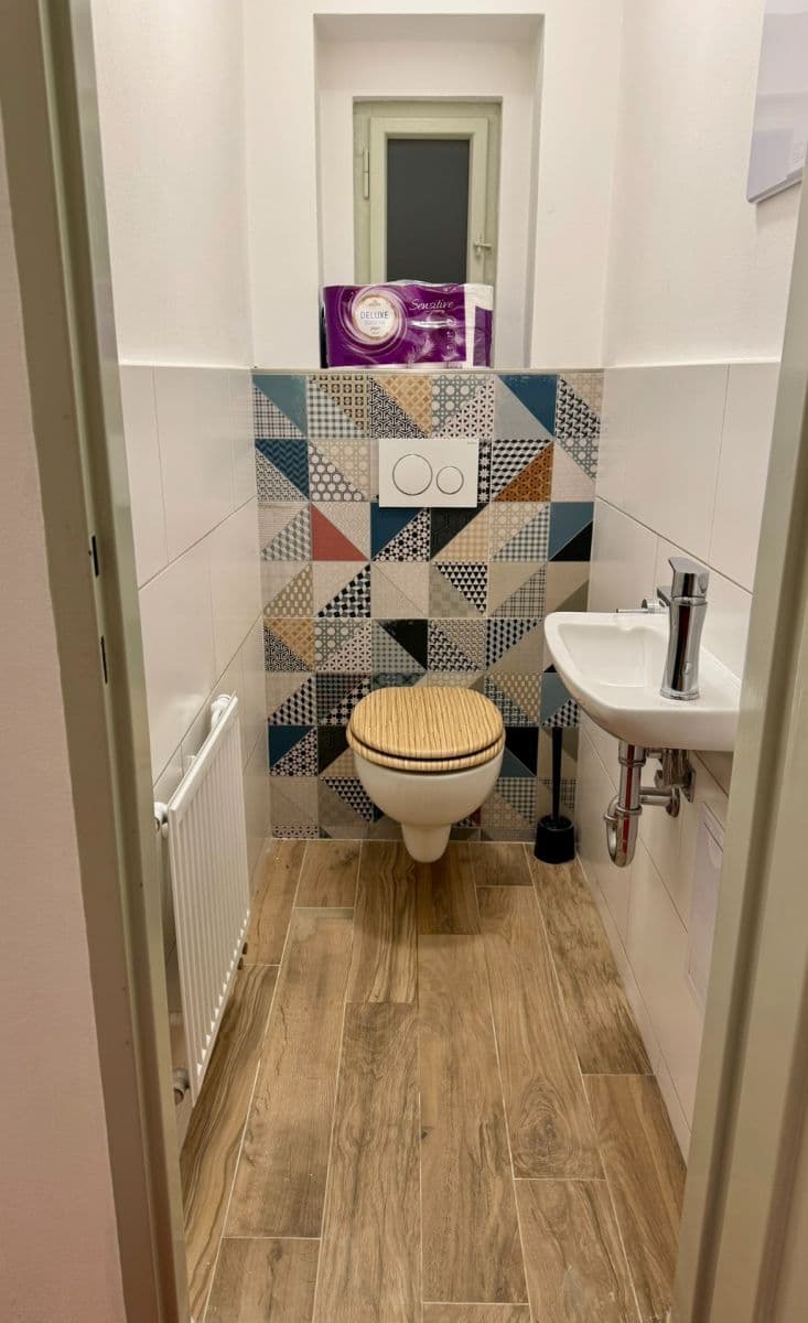 Prenájom bytu 1-izbový 20 m², Jugoslávských partyzánů, Praha, Praha Prenájom bytu 1-izbový 20 m², Jugoslávských partyzánů, Praha, Praha