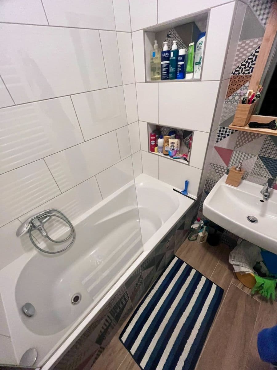 Prenájom bytu 1-izbový 20 m², Jugoslávských partyzánů, Praha, Praha Prenájom bytu 1-izbový 20 m², Jugoslávských partyzánů, Praha, Praha