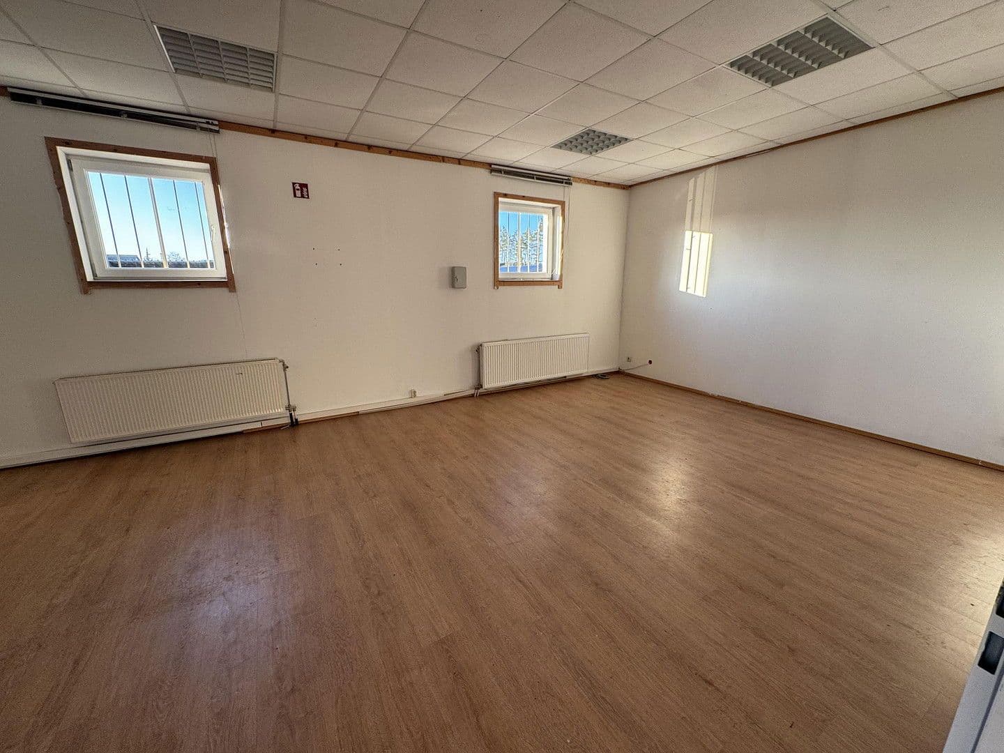 Prenájom nebytového priestoru 130 m², Am Stadtwald 5, Eschenbach i.d.OPf., Bavorsko Prenájom nebytového priestoru 130 m², Am Stadtwald 5, Eschenbach i.d.OPf., Bavorsko