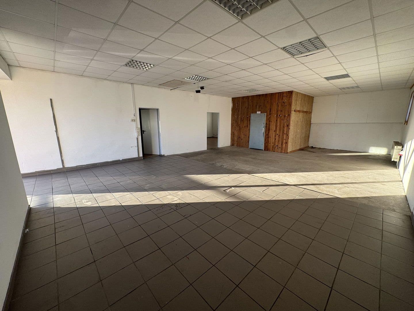 Prenájom nebytového priestoru 130 m², Am Stadtwald 5, Eschenbach i.d.OPf., Bavorsko Prenájom nebytového priestoru 130 m², Am Stadtwald 5, Eschenbach i.d.OPf., Bavorsko